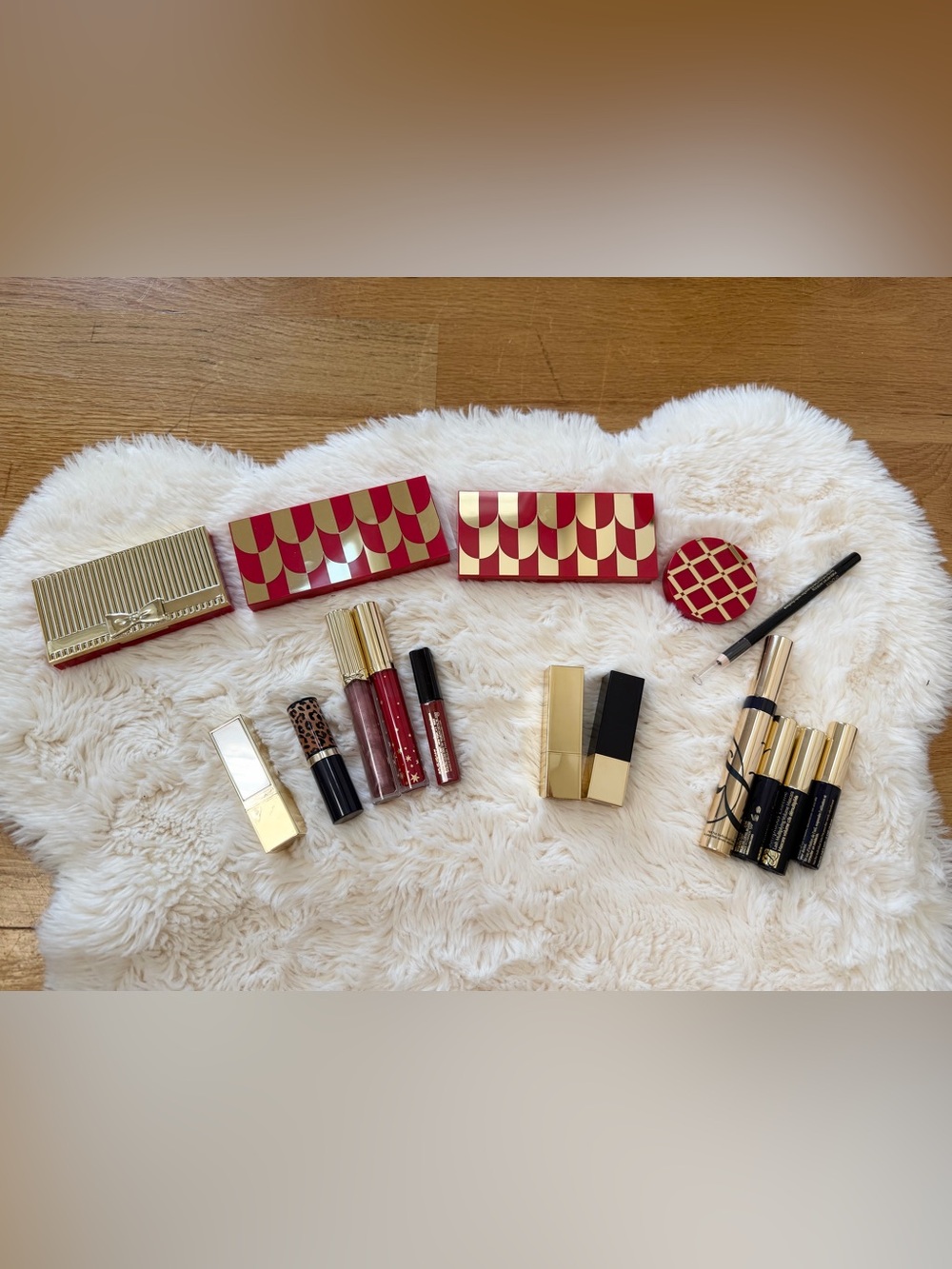 Estee Lauder Lipstick & Eye Palette Set with Pink, Berry, Red and Neutral Shades - Picture 5 of 5